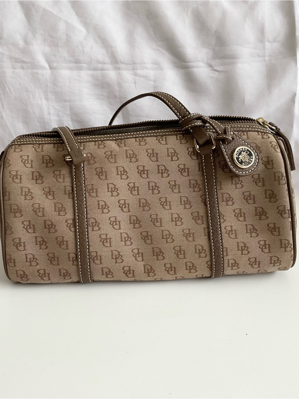 VINTAGE DOONEY & BOURKE BARREL BAG - Picture 14 of 16